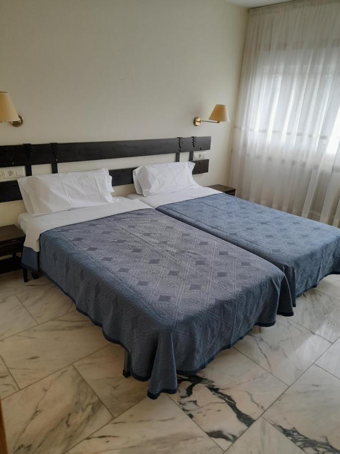 Hotel Os Carballos 希韦罗 外观 照片
